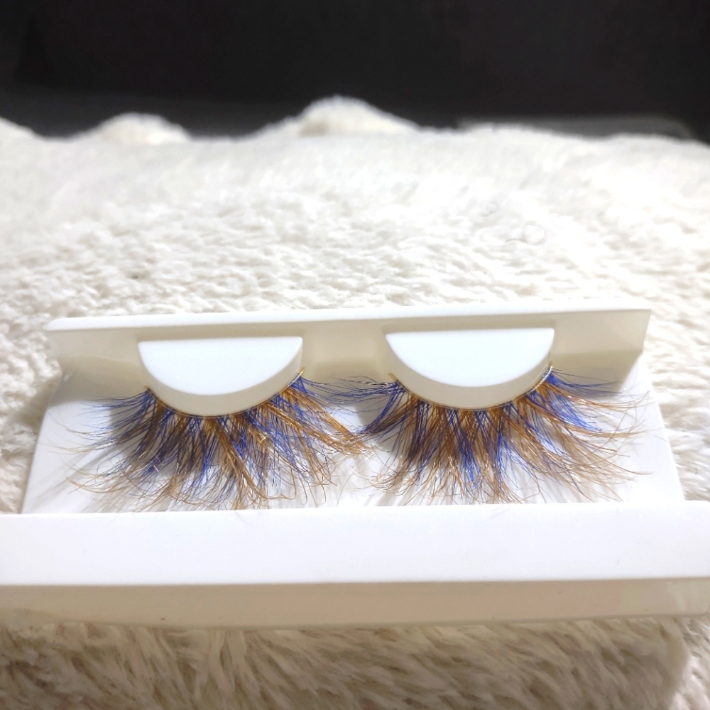 Two-Tone Eyelashes